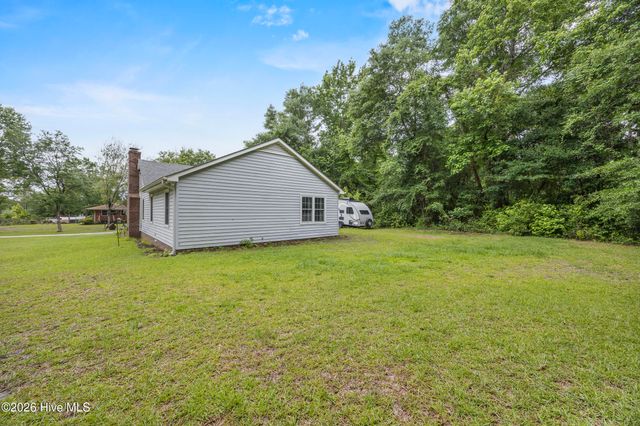 429 Crows Nest Lane, Sneads Ferry, NC 28460