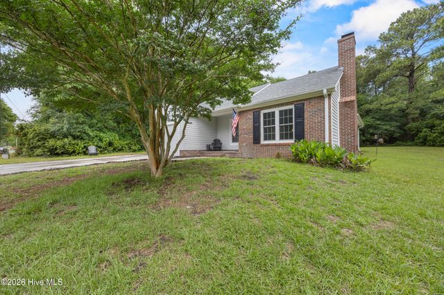 429 Crows Nest Lane, Sneads Ferry, NC 28460