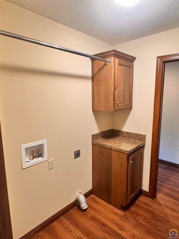 6005 SW 44th St, Topeka, KS 66610
