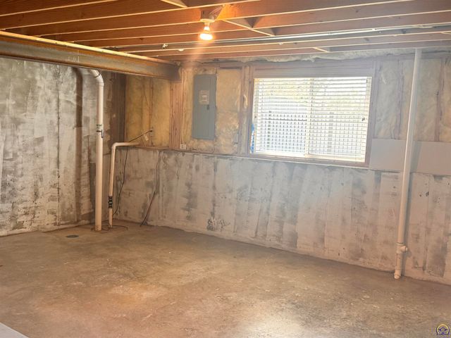 6005 SW 44th St, Topeka, KS 66610