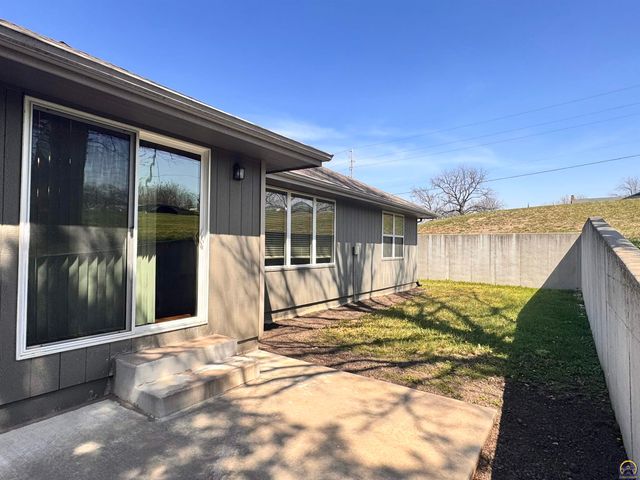 6005 SW 44th St, Topeka, KS 66610