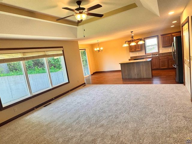 6005 SW 44th St, Topeka, KS 66610