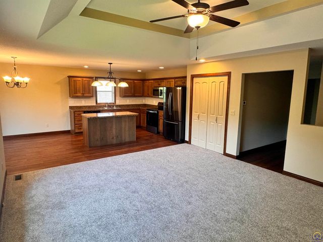 6005 SW 44th St, Topeka, KS 66610