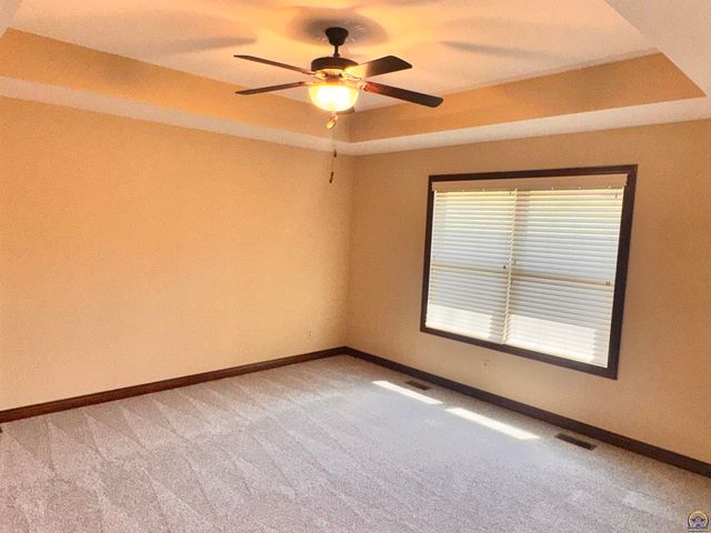 6005 SW 44th St, Topeka, KS 66610