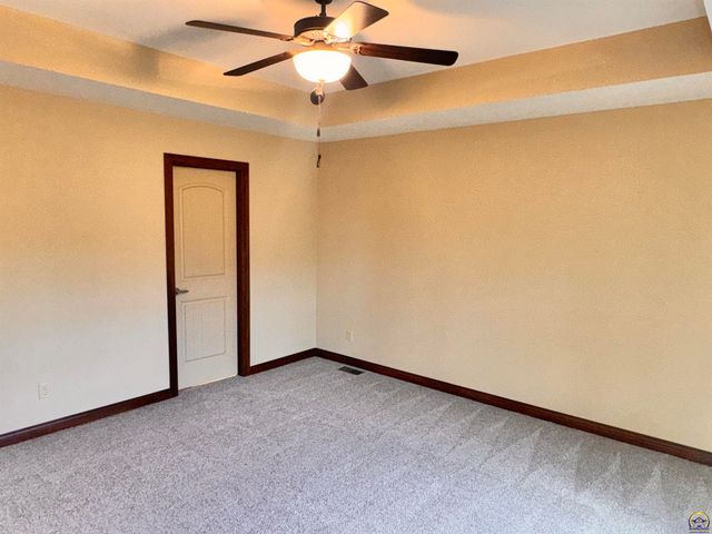 6005 SW 44th St, Topeka, KS 66610