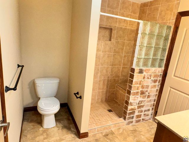 6005 SW 44th St, Topeka, KS 66610