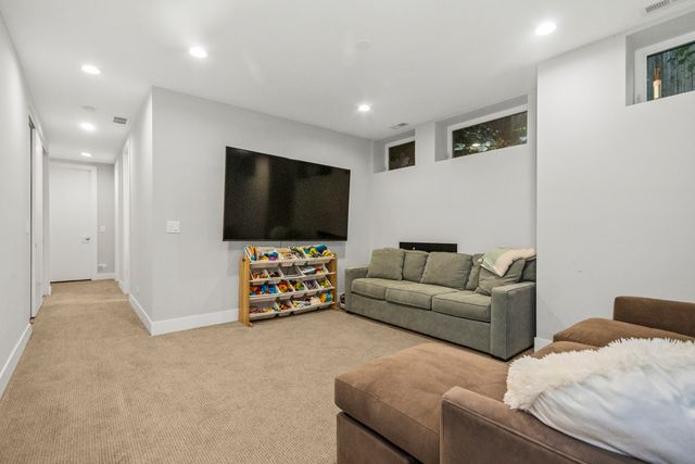 4419 W Waveland Avenue, Chicago, IL 60641