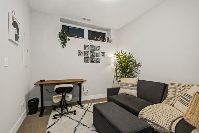 4419 W Waveland Avenue, Chicago, IL 60641