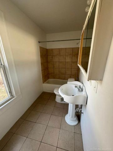 8101 Rivard Avenue, Warren, MI 48089