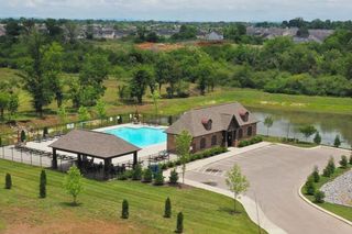 1818 Oak Dr, Murfreesboro, TN 37128