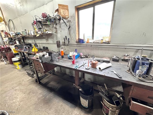 622 Pleasant Valley Road NW, Sugarcreek, OH 44681