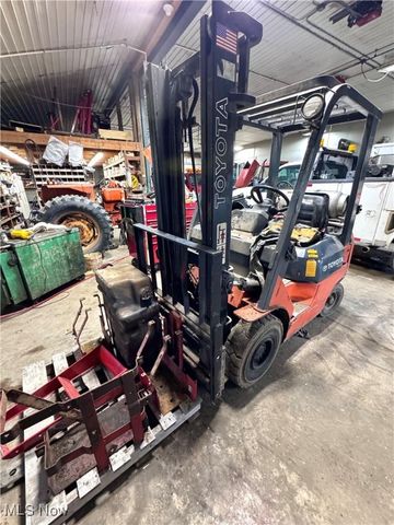 622 Pleasant Valley Road NW, Sugarcreek, OH 44681