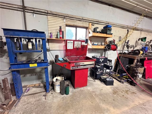 622 Pleasant Valley Road NW, Sugarcreek, OH 44681