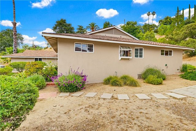 9522 Cedarvale Road, Tujunga, CA 91042
