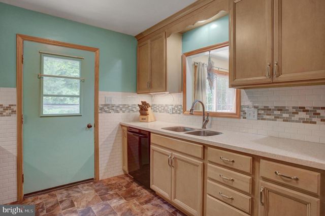 101 HILL CREST RD, Fayetteville, PA 17222