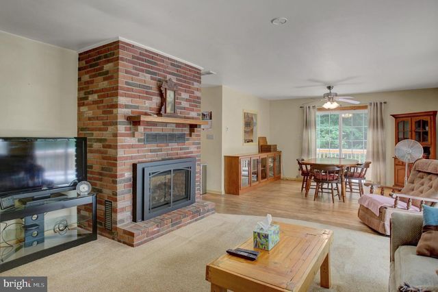 101 HILL CREST RD, Fayetteville, PA 17222