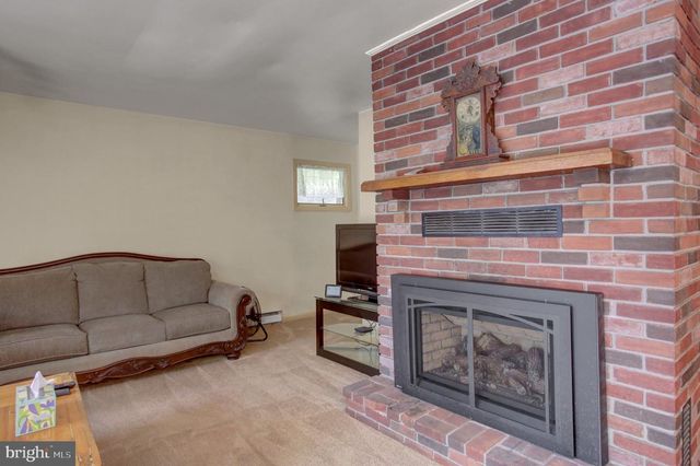 101 HILL CREST RD, Fayetteville, PA 17222
