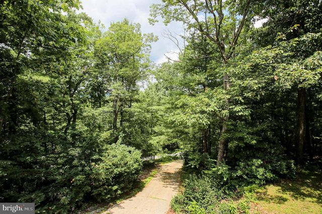 101 HILL CREST RD, Fayetteville, PA 17222