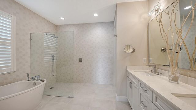 7700 SANDHILL LAKE DRIVE, Sarasota, FL 34241