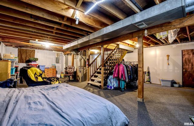 872 5TH Avenue N, Clinton, IA 52732