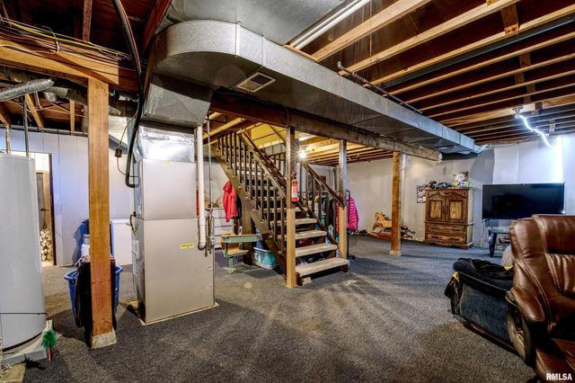 872 5TH Avenue N, Clinton, IA 52732