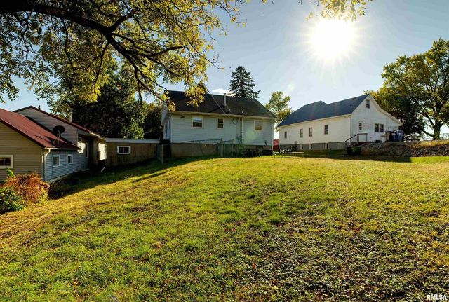 872 5TH Avenue N, Clinton, IA 52732