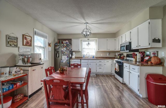 872 5TH Avenue N, Clinton, IA 52732