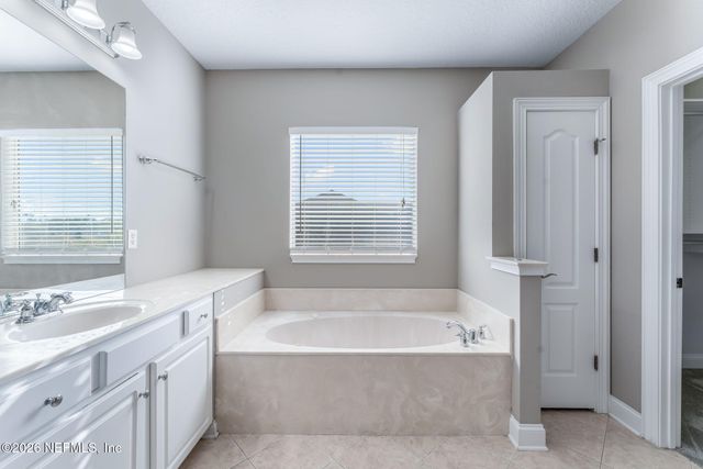 10036 WATERMARK Lane W, Jacksonville, FL 32256