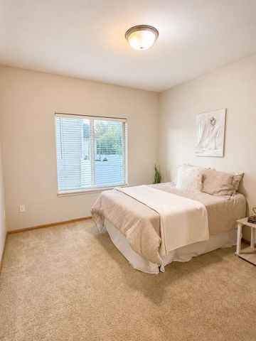 5008 Luke Street Street, Cedar Falls, IA 50613