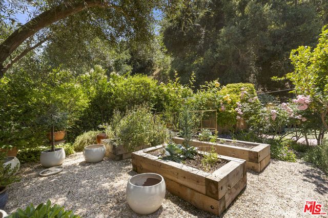 3265 Mandeville Canyon Road, Los Angeles, CA 90049