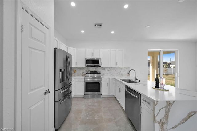 1122 NW 15th TER, Cape Coral, FL 33993