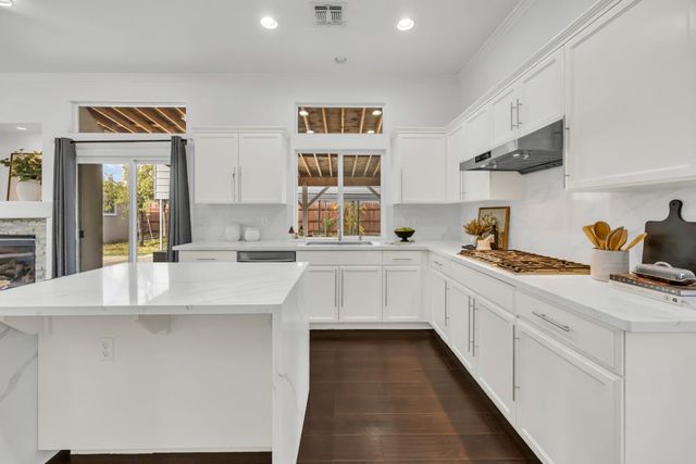 8472 Kingsland Ct, Elk Grove, CA 95624