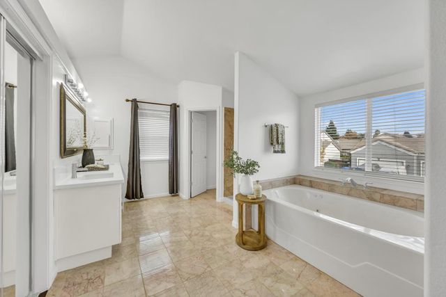 8472 Kingsland Ct, Elk Grove, CA 95624