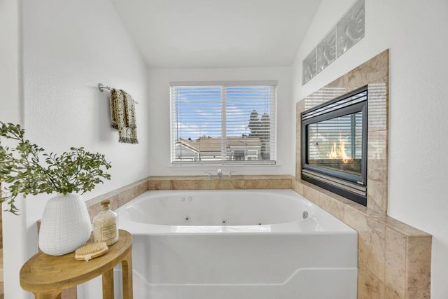 8472 Kingsland Ct, Elk Grove, CA 95624