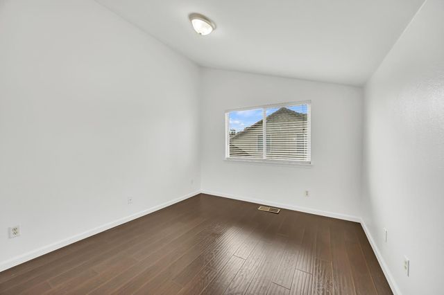 8472 Kingsland Ct, Elk Grove, CA 95624