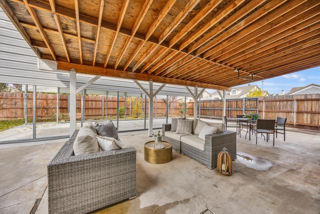 8472 Kingsland Ct, Elk Grove, CA 95624