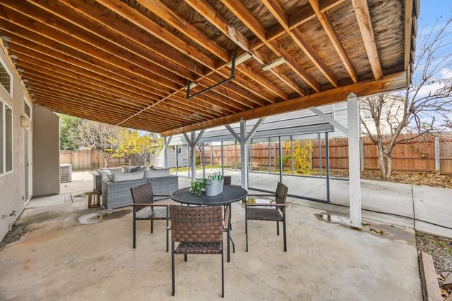 8472 Kingsland Ct, Elk Grove, CA 95624