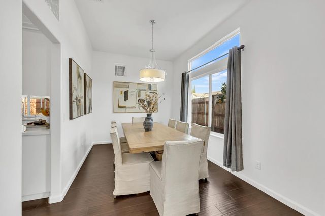 8472 Kingsland Ct, Elk Grove, CA 95624