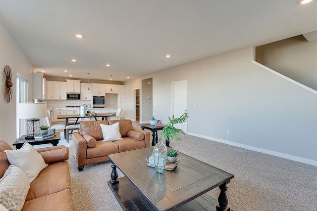 10532 Bent Pine Lane, Woodbury, MN 55129