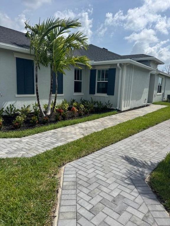 1545 SE CROSSWOOD Way, Port St. Lucie, FL 34984