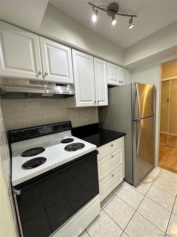 755 E Fox Hills Drive, Bloomfield Hills, MI 48304