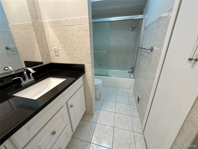 755 E Fox Hills Drive, Bloomfield Hills, MI 48304