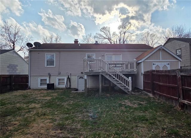 611 N Sunset Drive, Independence, MO 64050