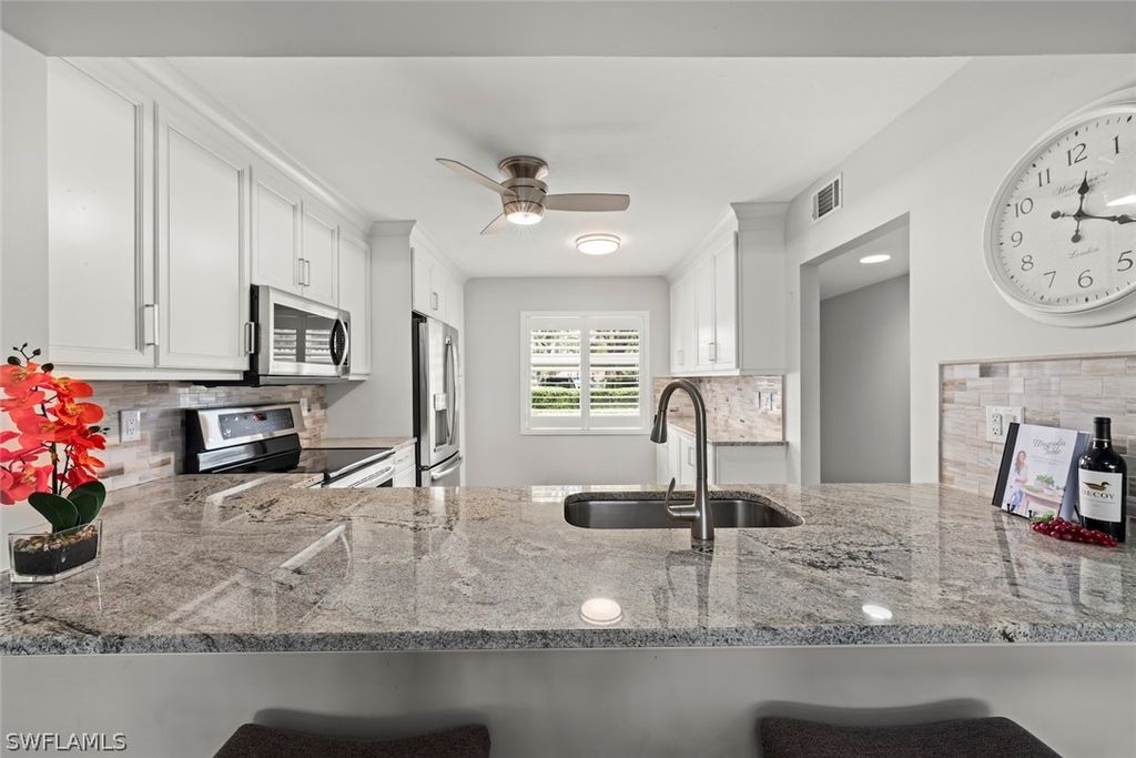 5965 Bloomfield CIR B104, Naples, FL 34112