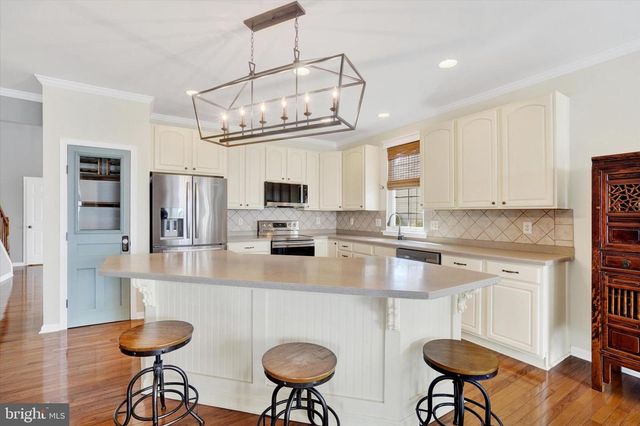 534 LAKE REDMAN CT, Seven Valleys, PA 17360