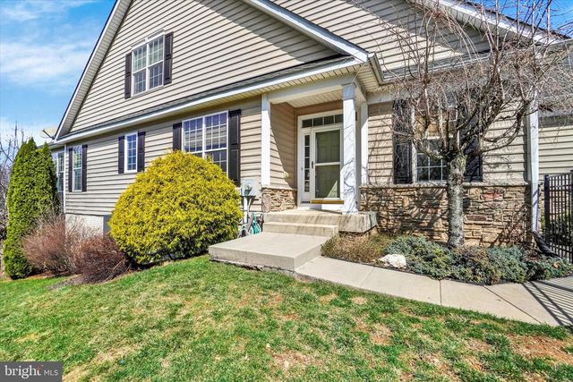 534 LAKE REDMAN CT, Seven Valleys, PA 17360