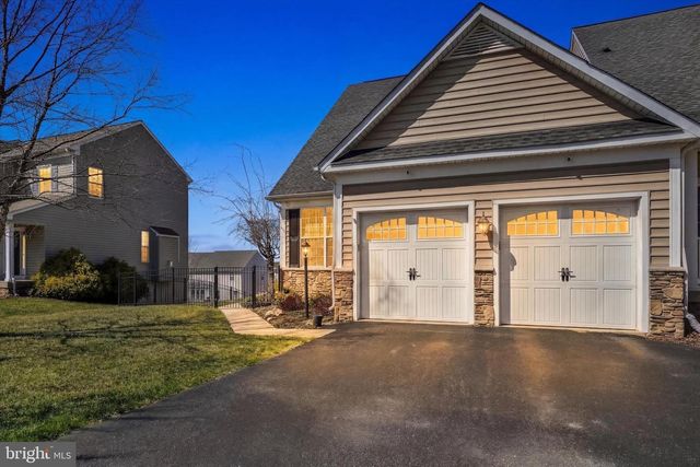 534 LAKE REDMAN CT, Seven Valleys, PA 17360