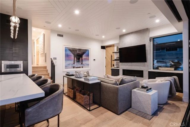 2200 The Strand A, Manhattan Beach, CA 90266