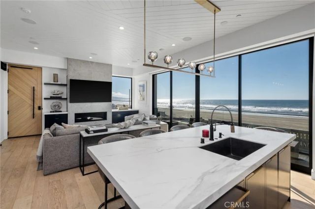 2200 The Strand A, Manhattan Beach, CA 90266