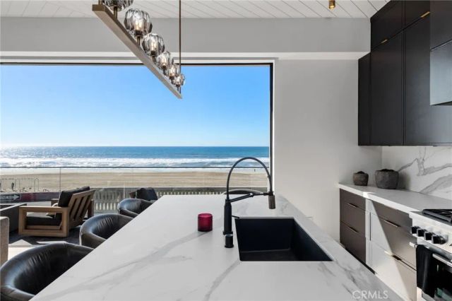 2200 The Strand A, Manhattan Beach, CA 90266
